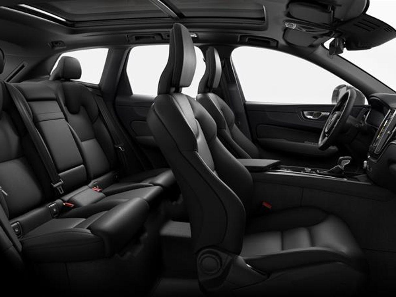 2021 Volvo XC60 Momentum-1