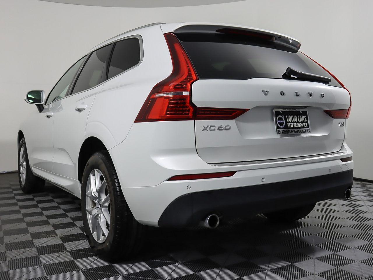 2021 Volvo XC60 Momentum-2