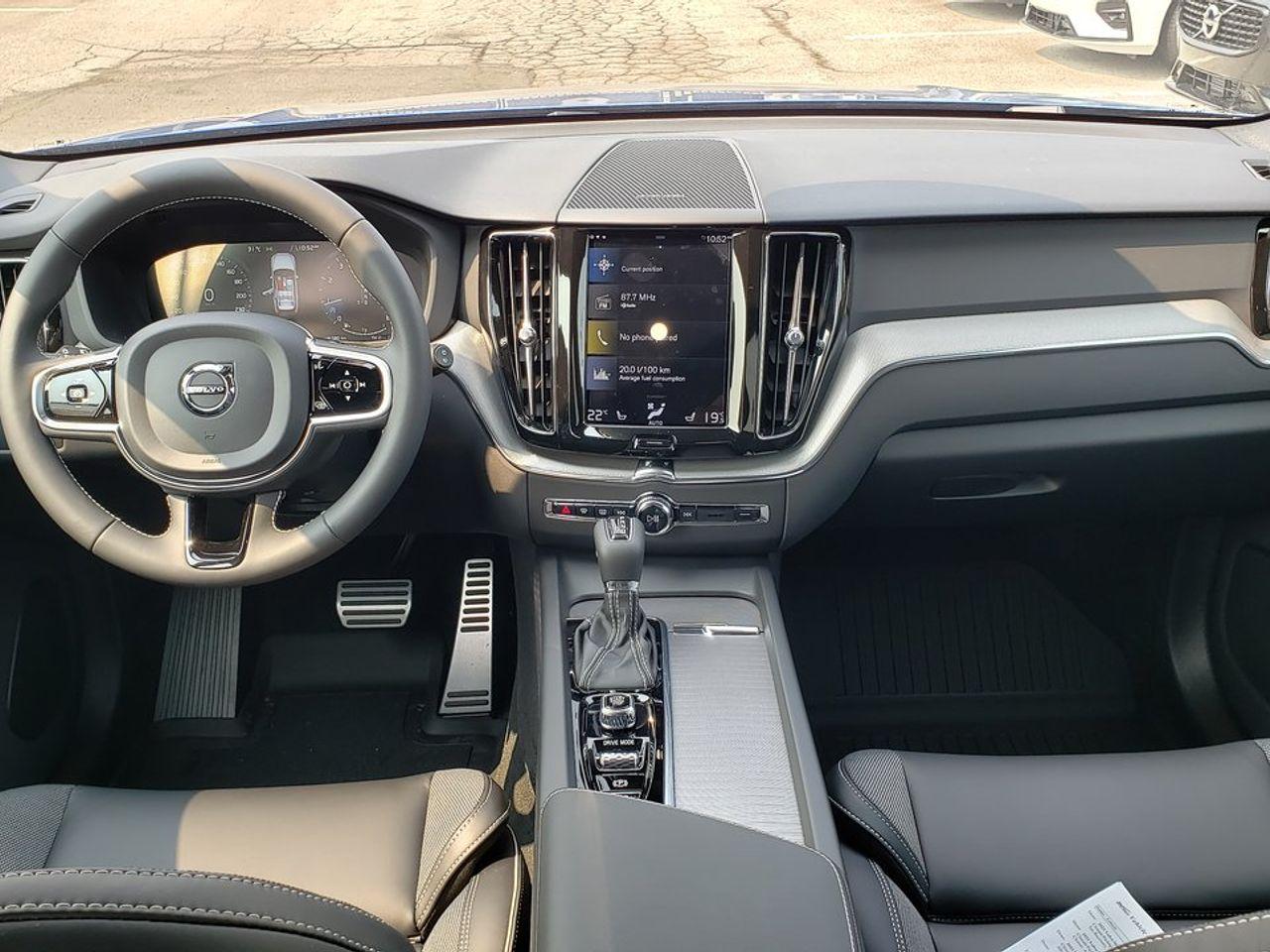 2021 Volvo XC60 T6 R-Design-2