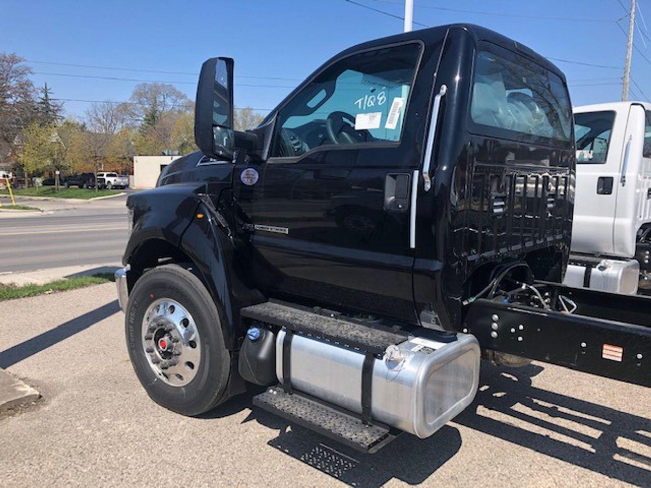 2022 Ford F-750 SEL-3