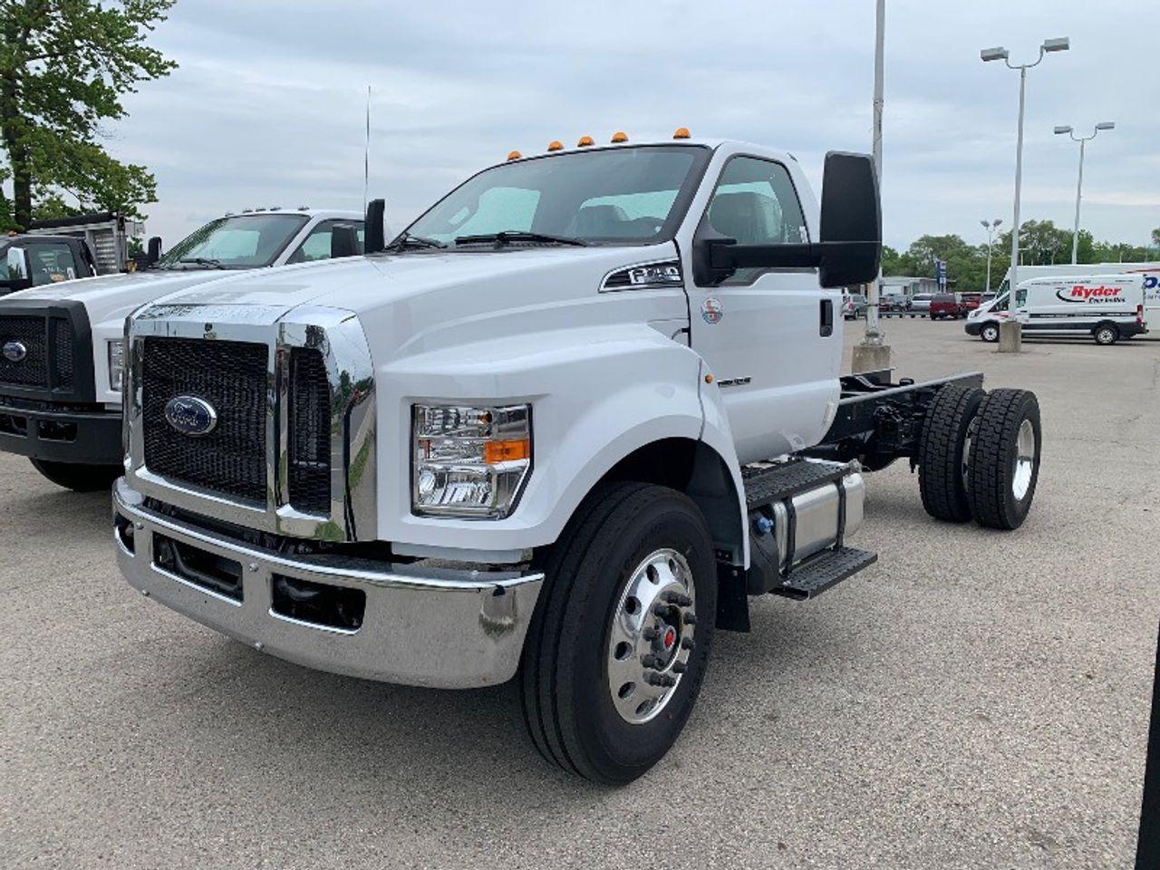 2022 Ford F-750 SEL-0