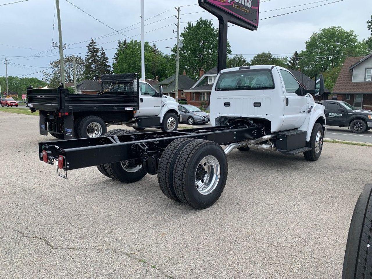 2022 Ford F-750 SEL-3