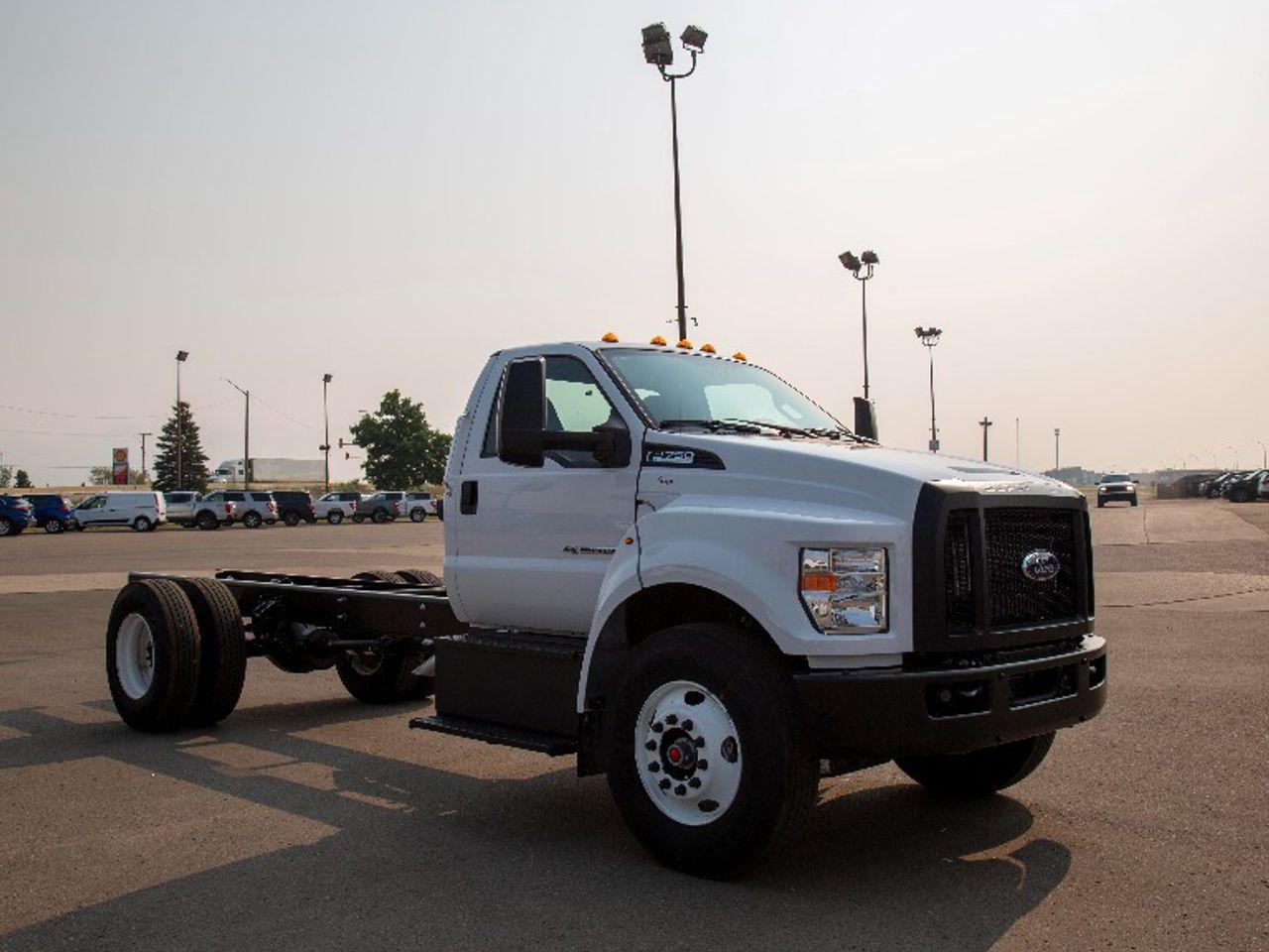 2022 Ford F-750 SEL-1