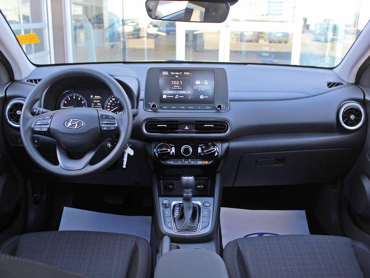 2022 Hyundai Kona Essential-1
