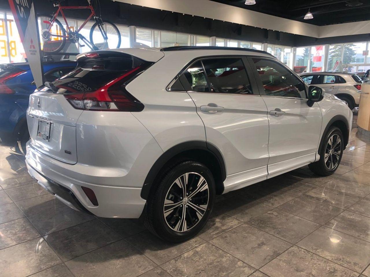 2022 Mitsubishi Eclipse Cross LE-3