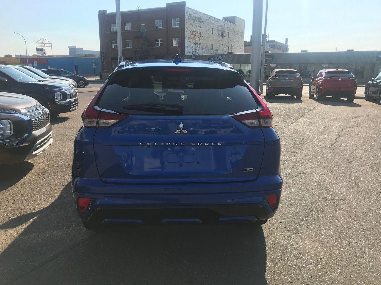 2022 Mitsubishi Eclipse Cross LE-4