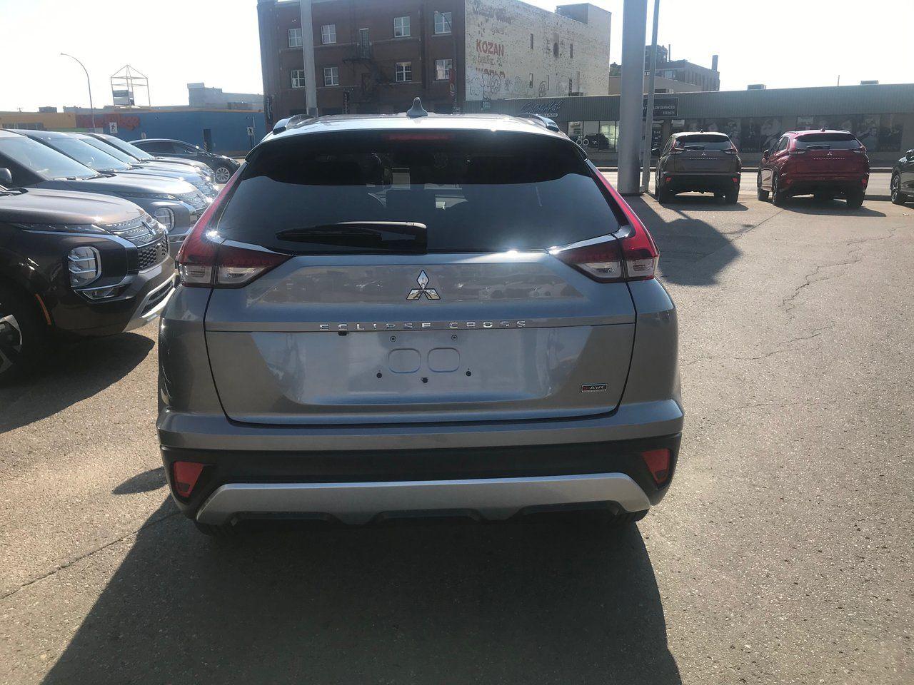 2022 Mitsubishi Eclipse Cross LE-4