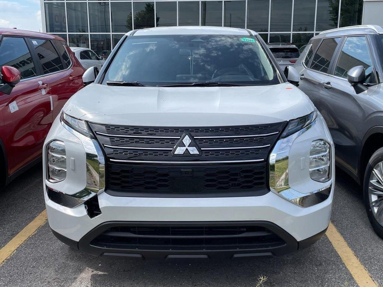 2022 Mitsubishi Outlander ES-2