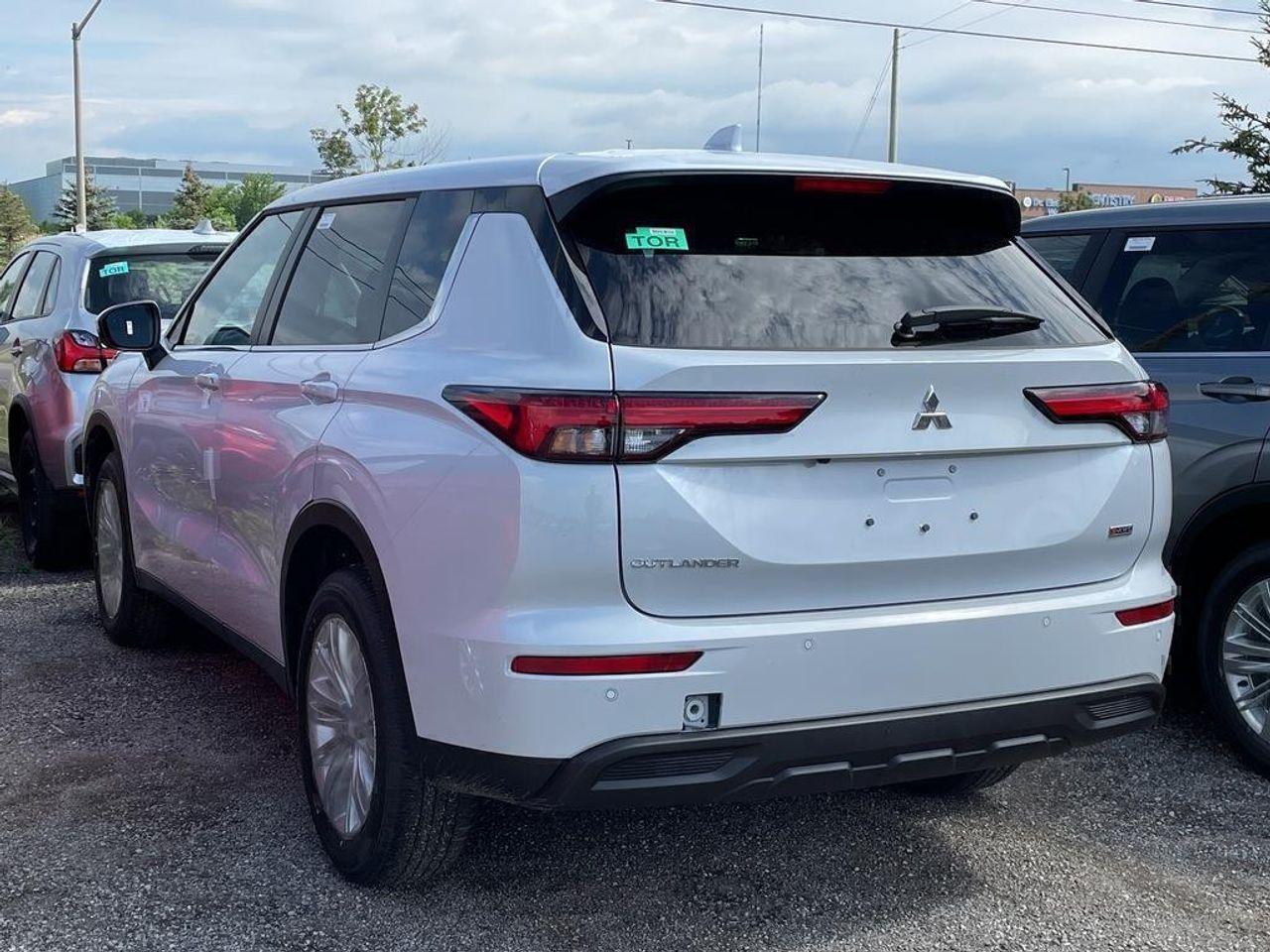 2022 Mitsubishi Outlander ES-4