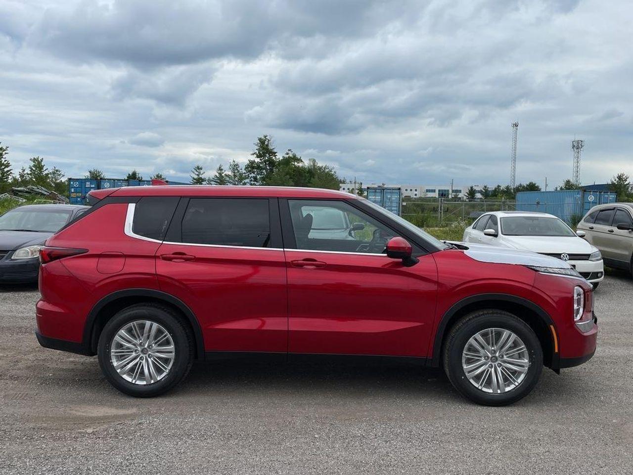 2022 Mitsubishi Outlander ES-2