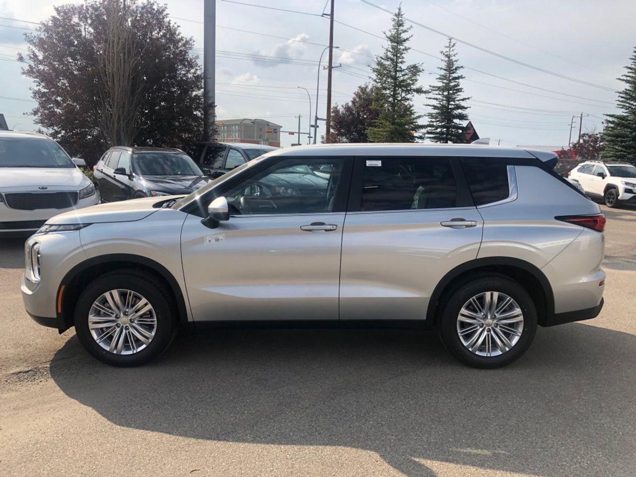 2022 Mitsubishi Outlander ES-3