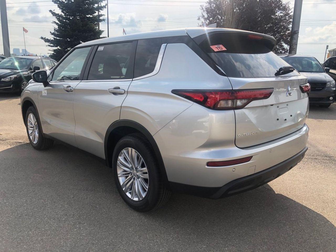 2022 Mitsubishi Outlander ES-4