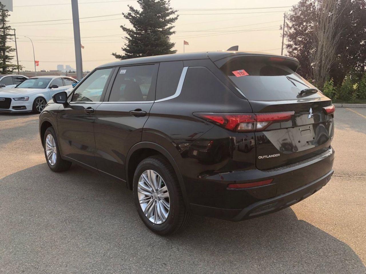 2022 Mitsubishi Outlander ES-4