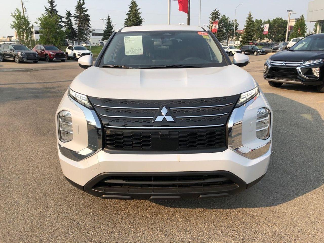 2022 Mitsubishi Outlander ES-1