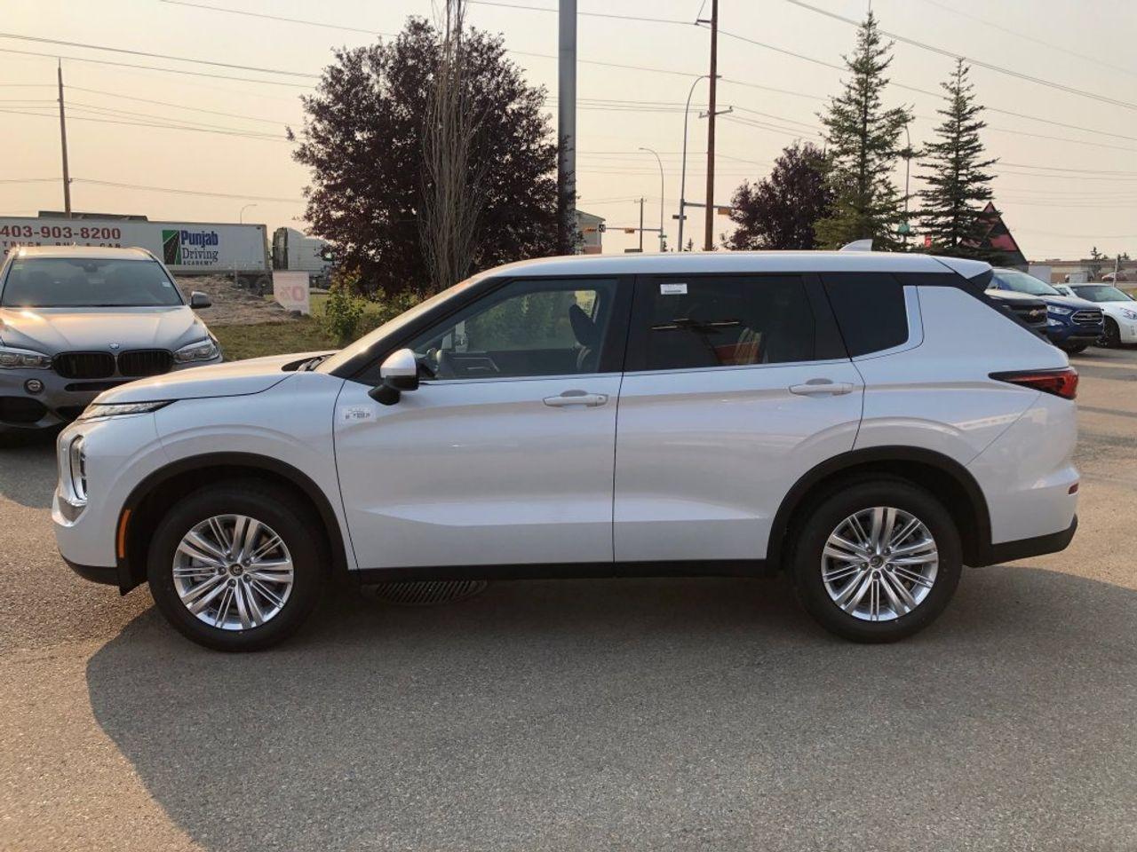 2022 Mitsubishi Outlander ES-3
