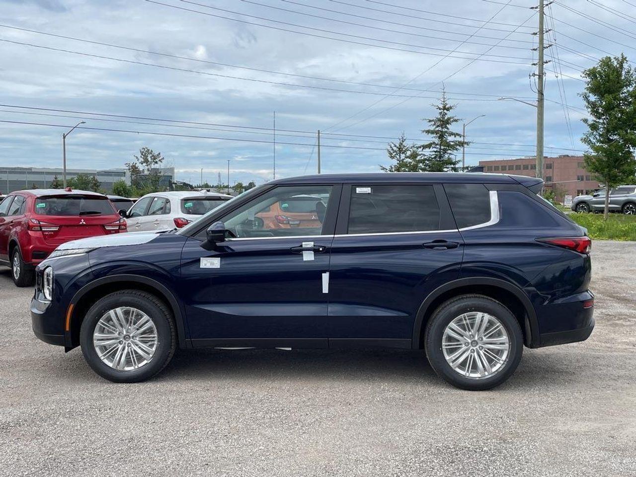 2022 Mitsubishi Outlander ES-2