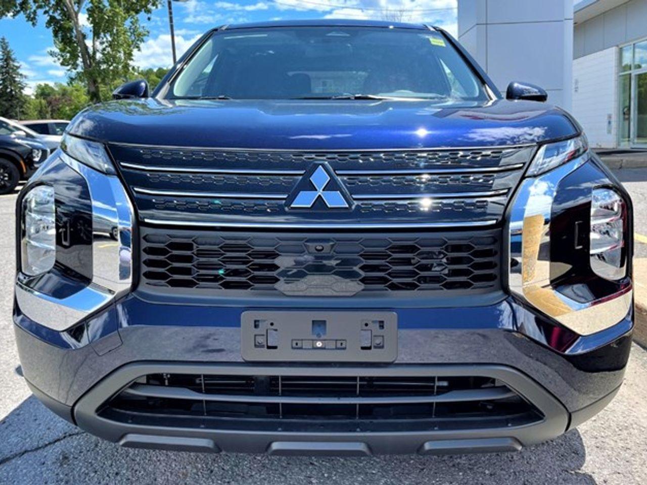 2022 Mitsubishi Outlander ES-1