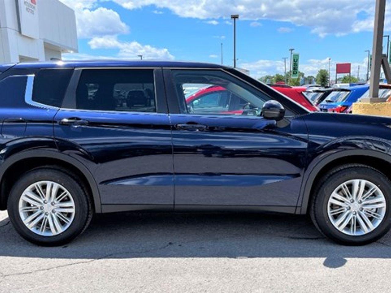2022 Mitsubishi Outlander ES-2