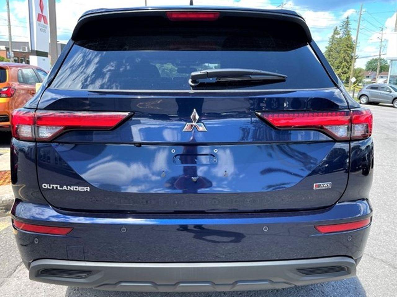 2022 Mitsubishi Outlander ES-4
