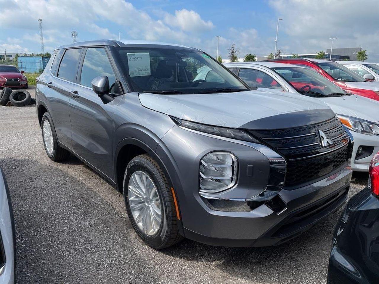 2022 Mitsubishi Outlander ES-2