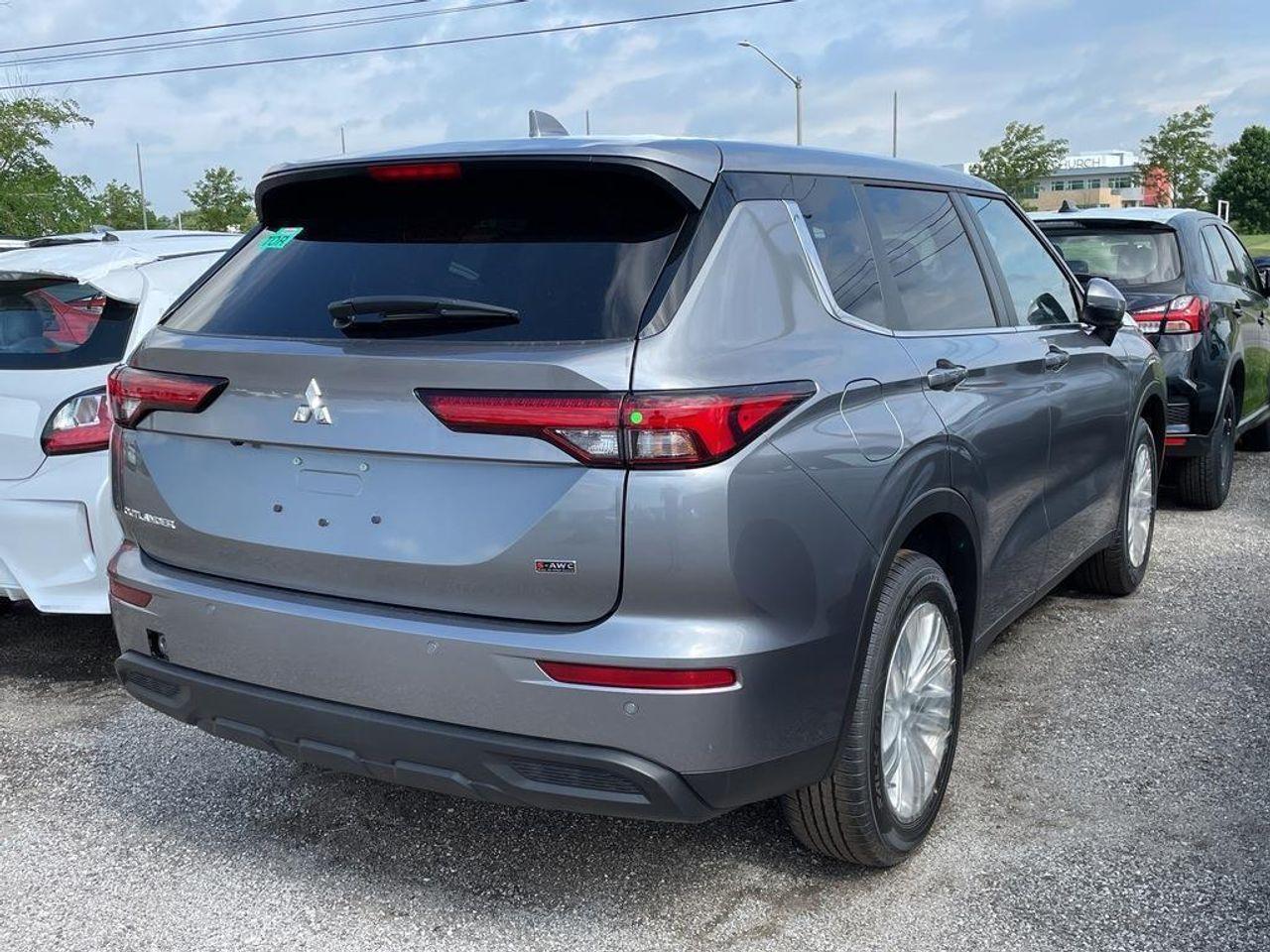 2022 Mitsubishi Outlander ES-4