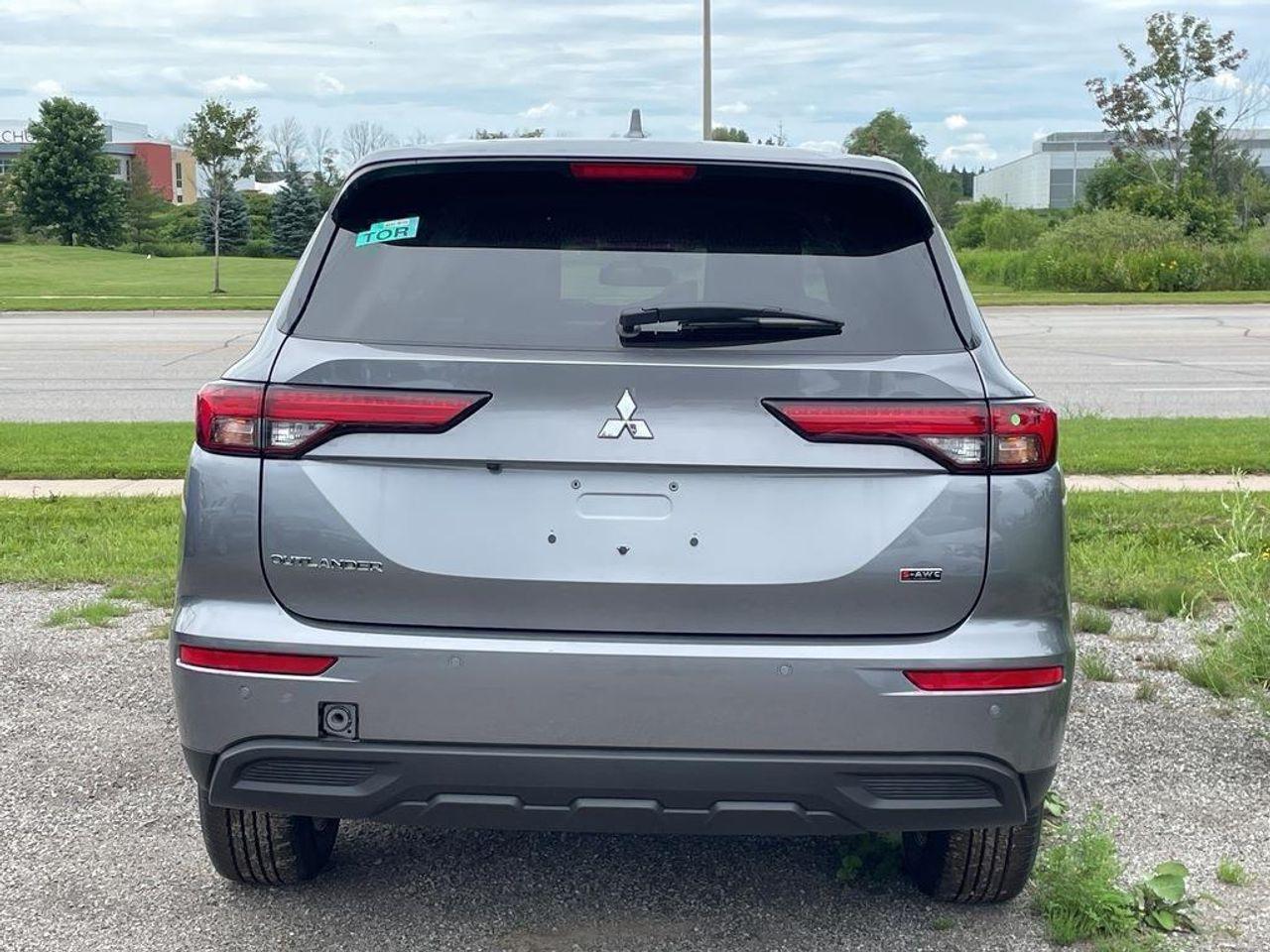 2022 Mitsubishi Outlander ES-3