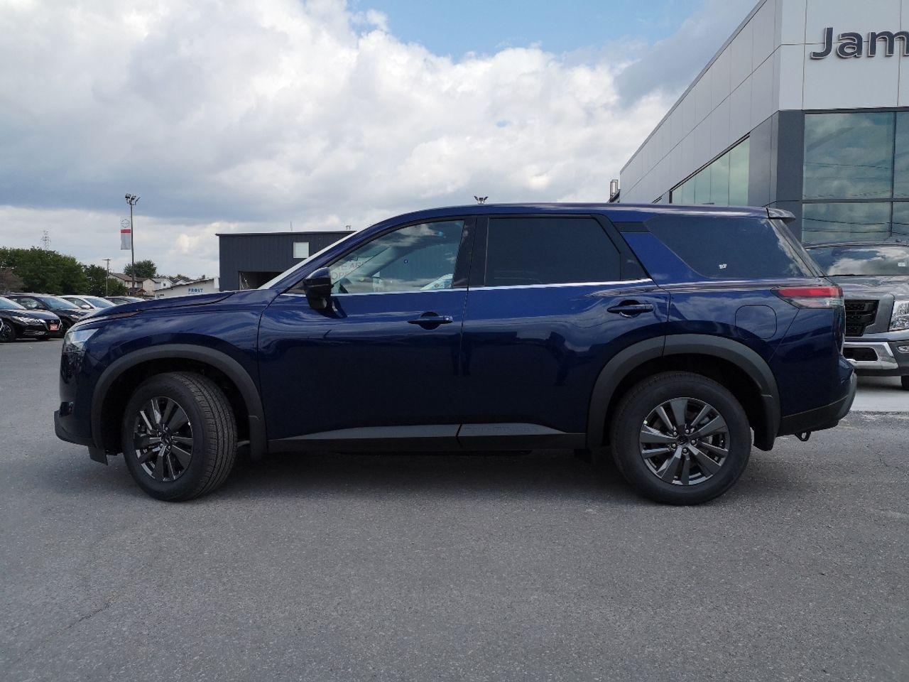 2022 Nissan Pathfinder S-2