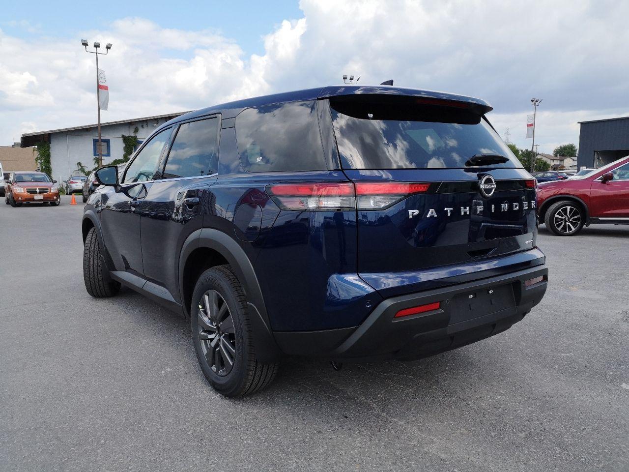 2022 Nissan Pathfinder S-3